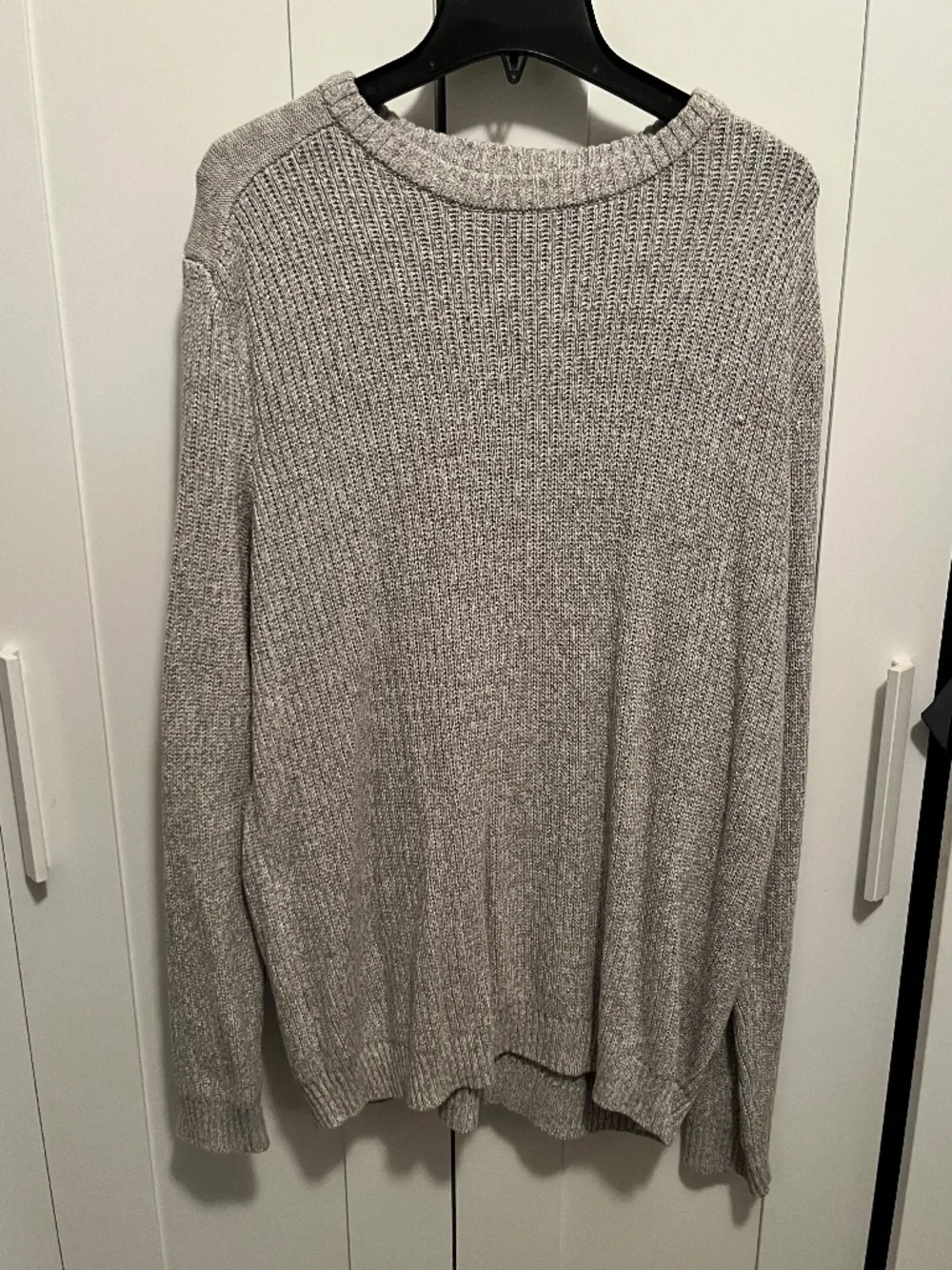 light gray sweater, xxl